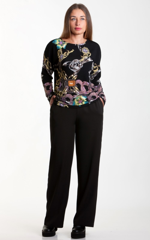 casual jumper with intersting design print Magnolica