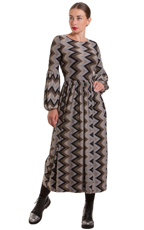 Платье повседневное серо-коричневое с узором вертикальный зигзаг Magnolica